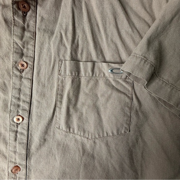 Oakley Men's  Casual Button Down Shirt - Picture 2 of 6